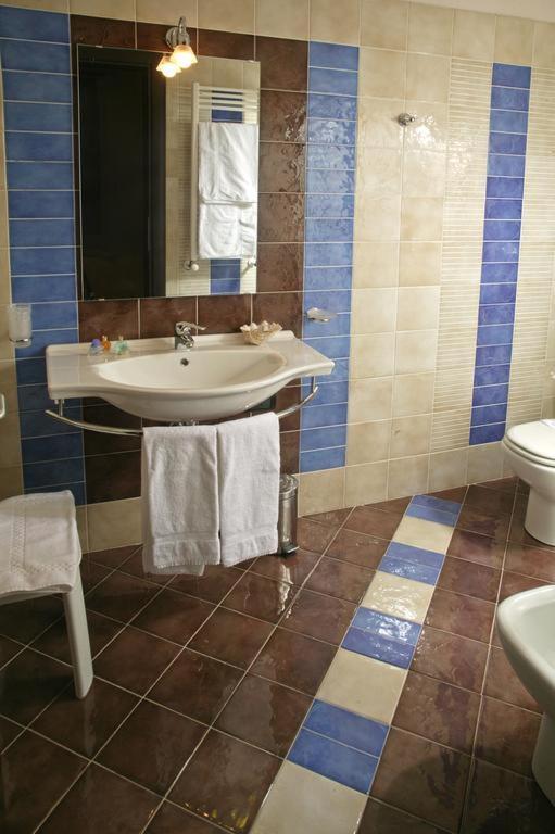 Deluxe Double Room with Balcony and Sea View,1004854422:JPEG