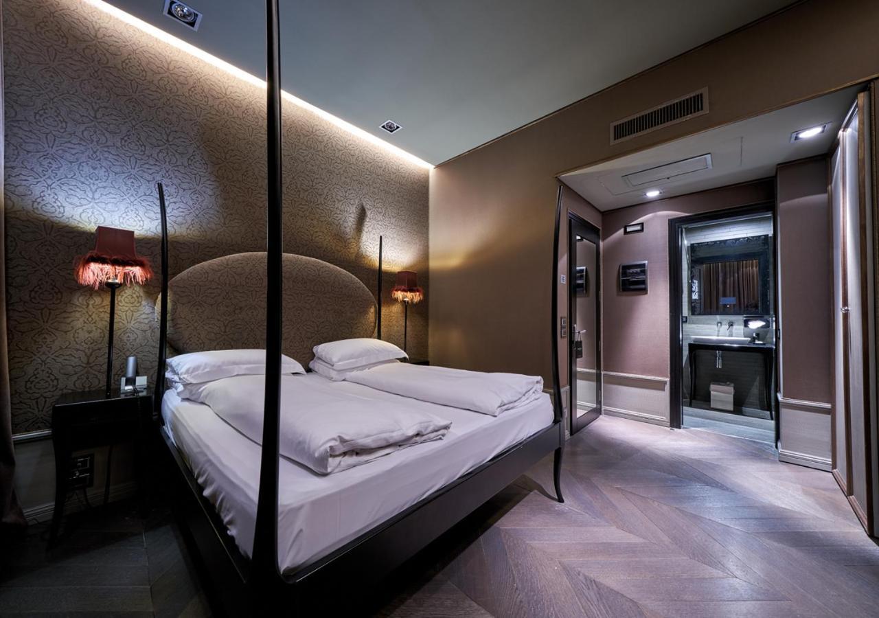 Deluxe Double Room with Canal View,752386739:JPEG