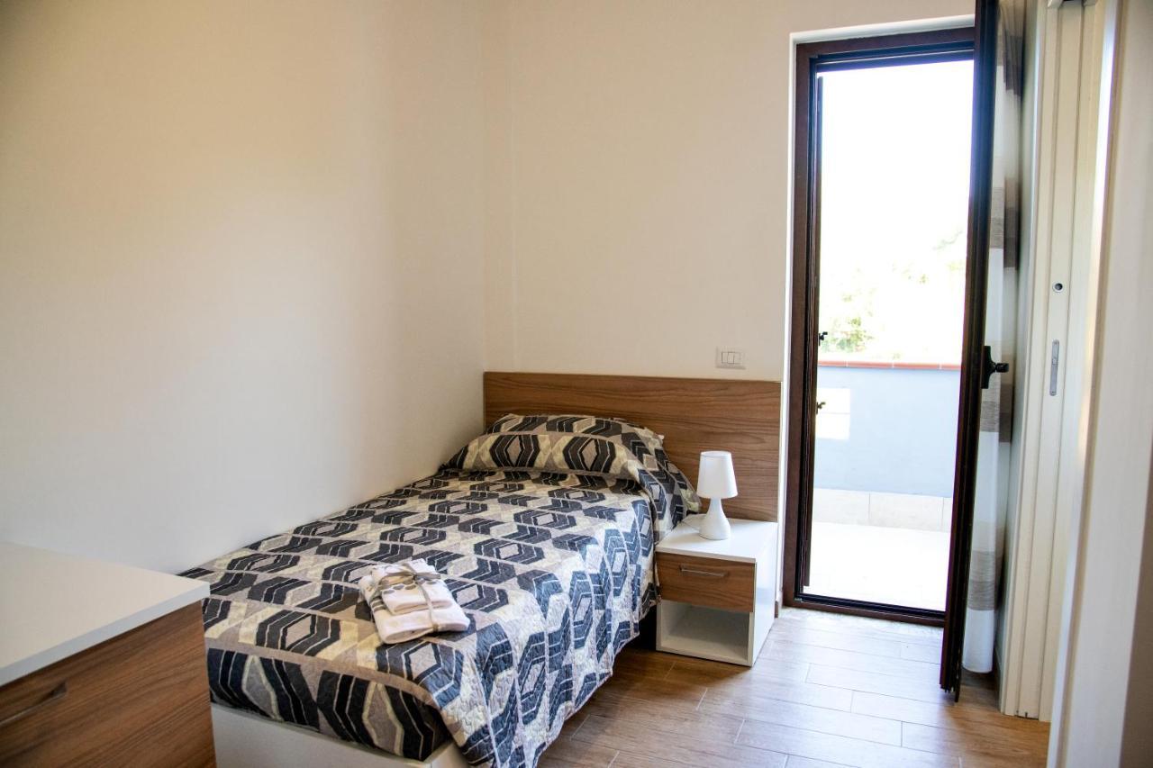 Single Room with Balcony,1033745714:JPEG