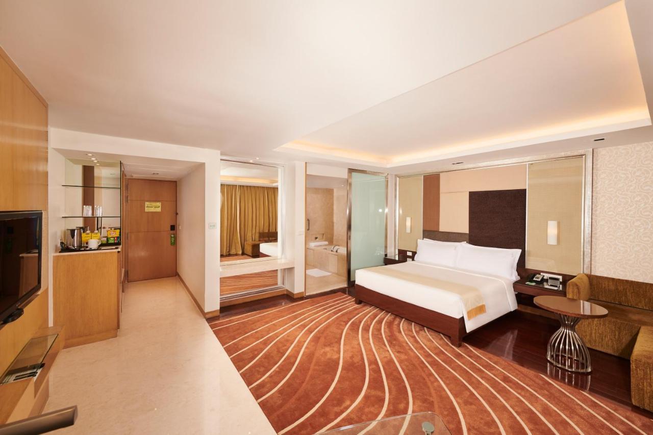 King Suite - Lounge Access