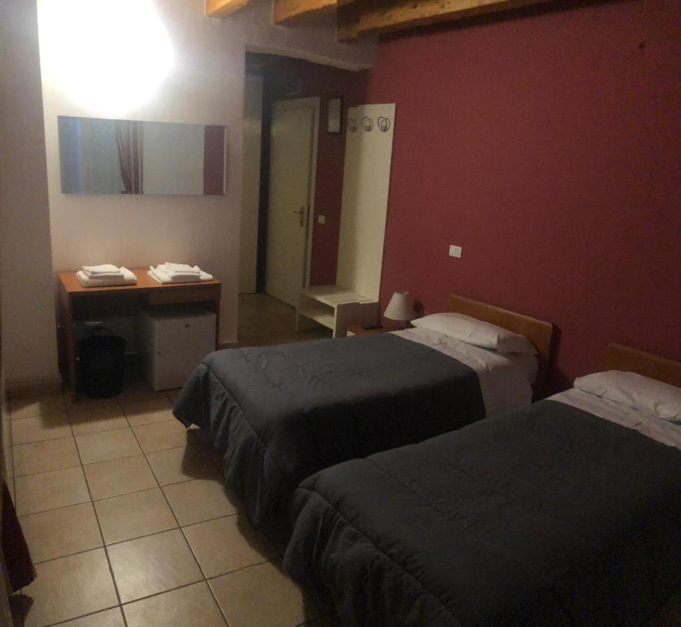 Camera Doppia con Letti Singoli con Bagno Privato