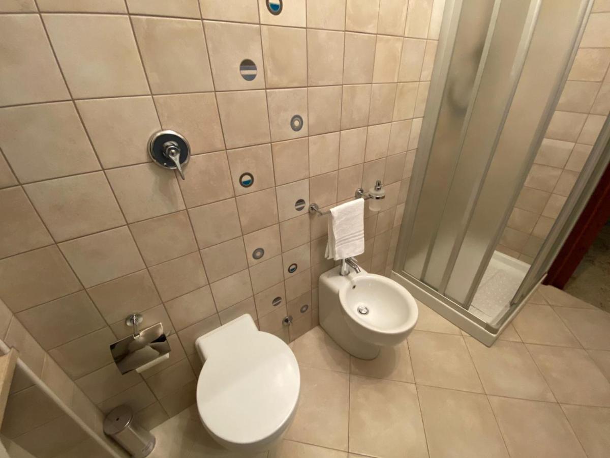 Deluxe Double Room with Balcony,1043048881:JPEG