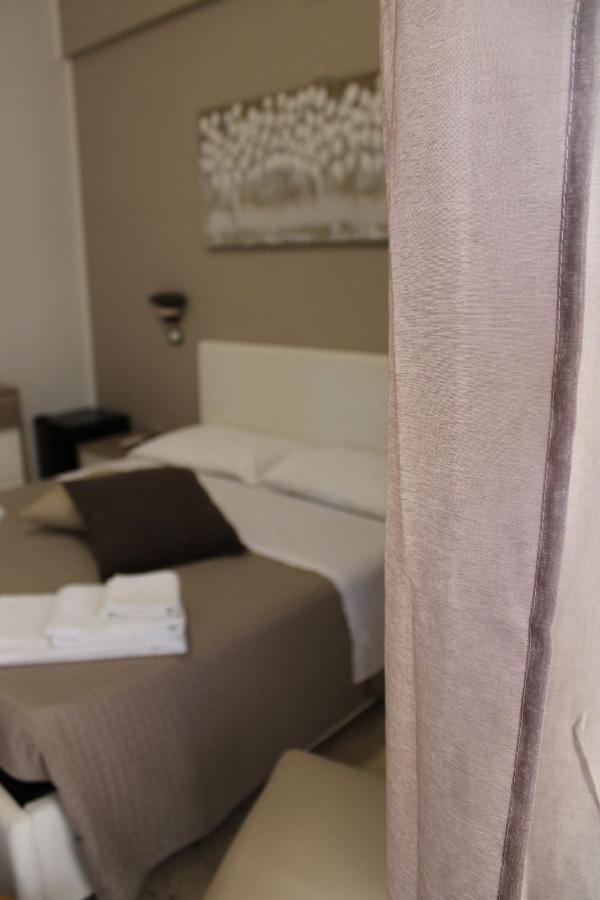 Single Room with Balcony,1045154281:JPEG