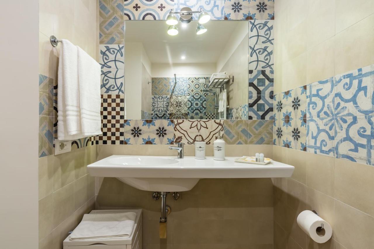 Deluxe Double Room (2 Adults + 1 Child),1065322753:JPEG
