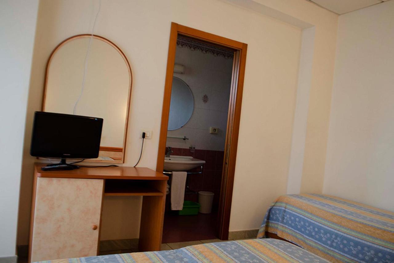 Large One-Bedroom Apartment,1081298347:JPEG