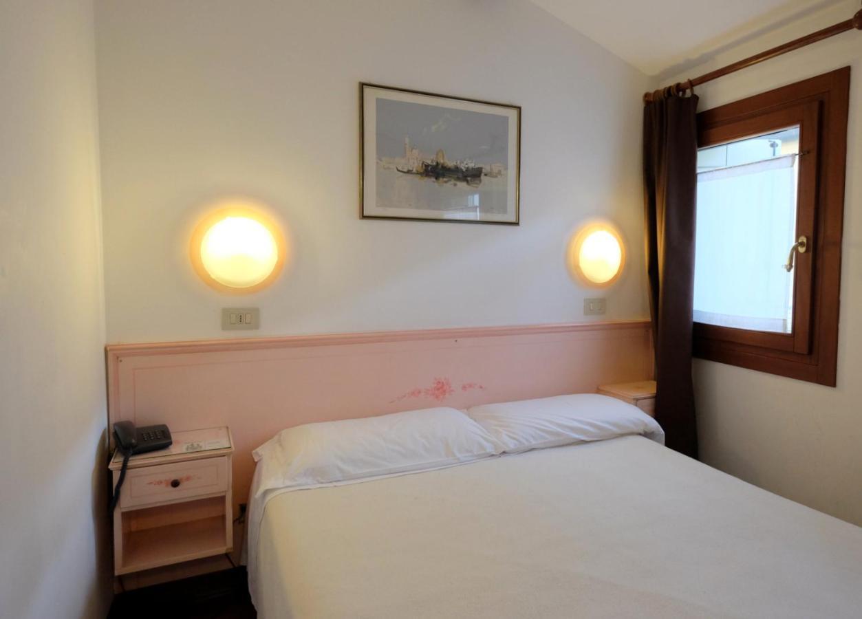 Economy Double Room,1085193019:JPEG