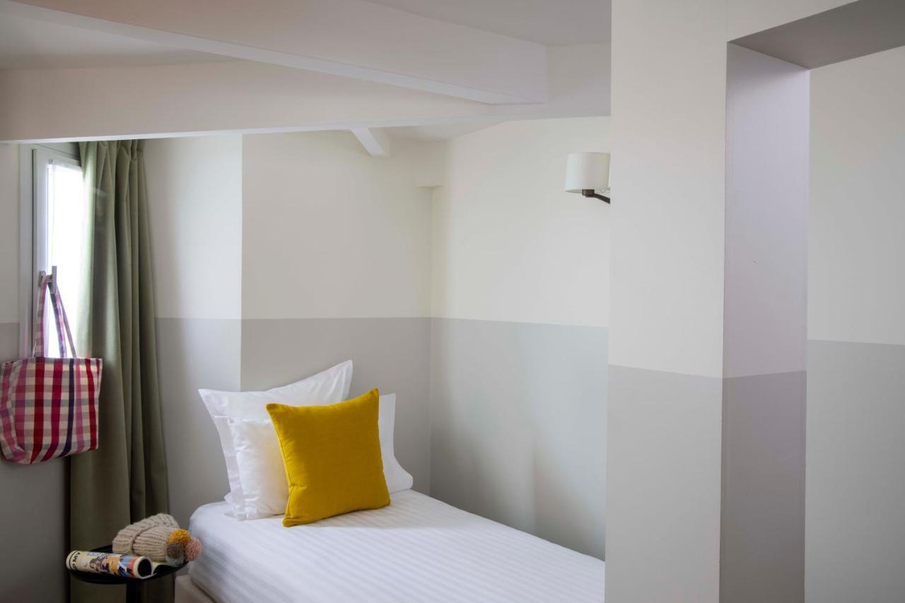 Camera Tripla