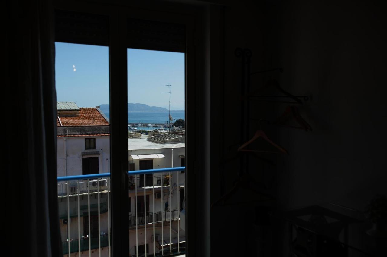 Camera Matrimoniale Deluxe con Balcone e Vista Mare