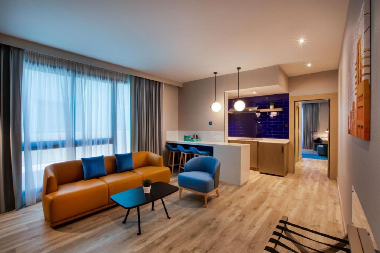 Executive Suite, Kitchenette, 1 King Bed - Complimentary Transfer to La Mer Beach, Dubai Mall / Burj Khalifa Metro Station,1098917691:JPEG