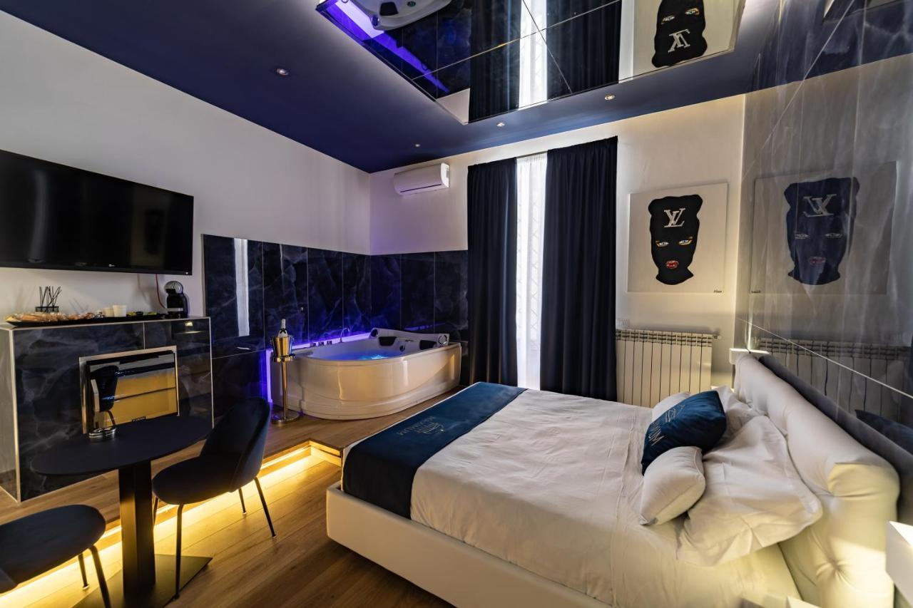 Suite with Hot Tub,1093957971:JPEG