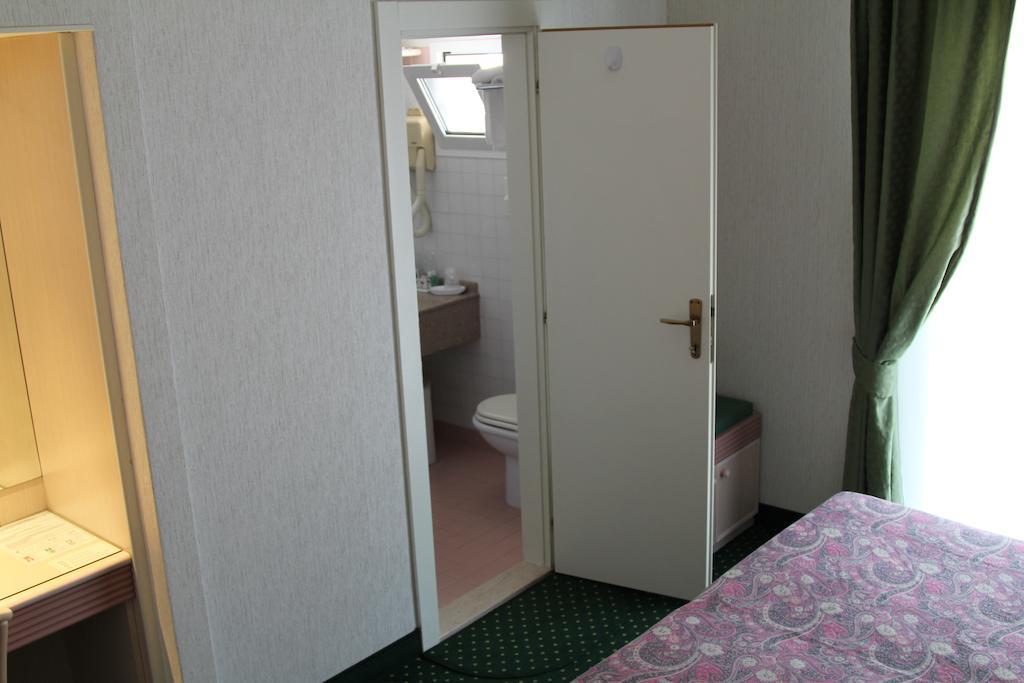 Double Room with Balcony and Partial Sea View,1209552667:JPEG