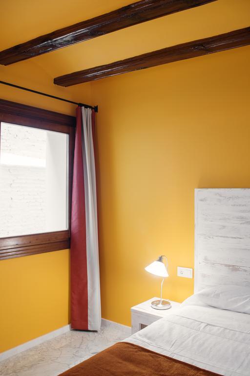 Single Room,663189576:JPEG