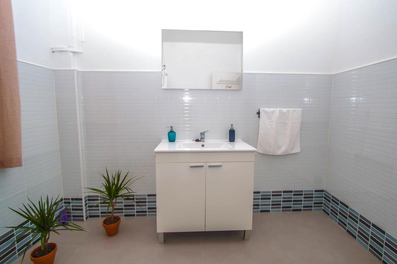 Camera Doppia con Letti Singoli con Bagno in Comune