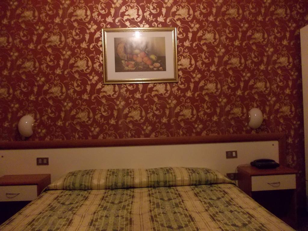 Double or Twin Room,109824150:JPEG