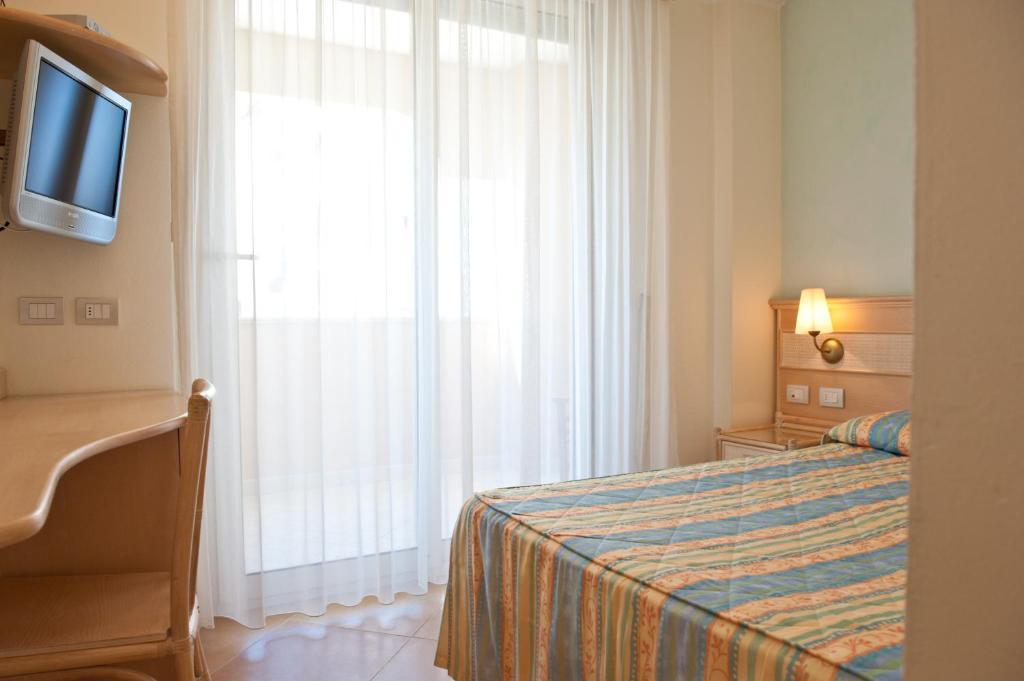 Double Room with Pool View - Beach Access,27625601:JPEG