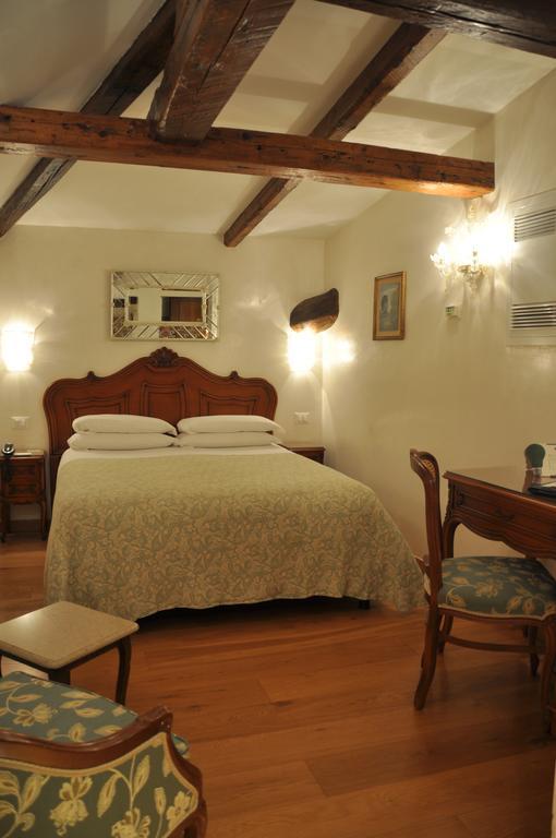 Camera Matrimoniale/Doppia con Letti Singoli
