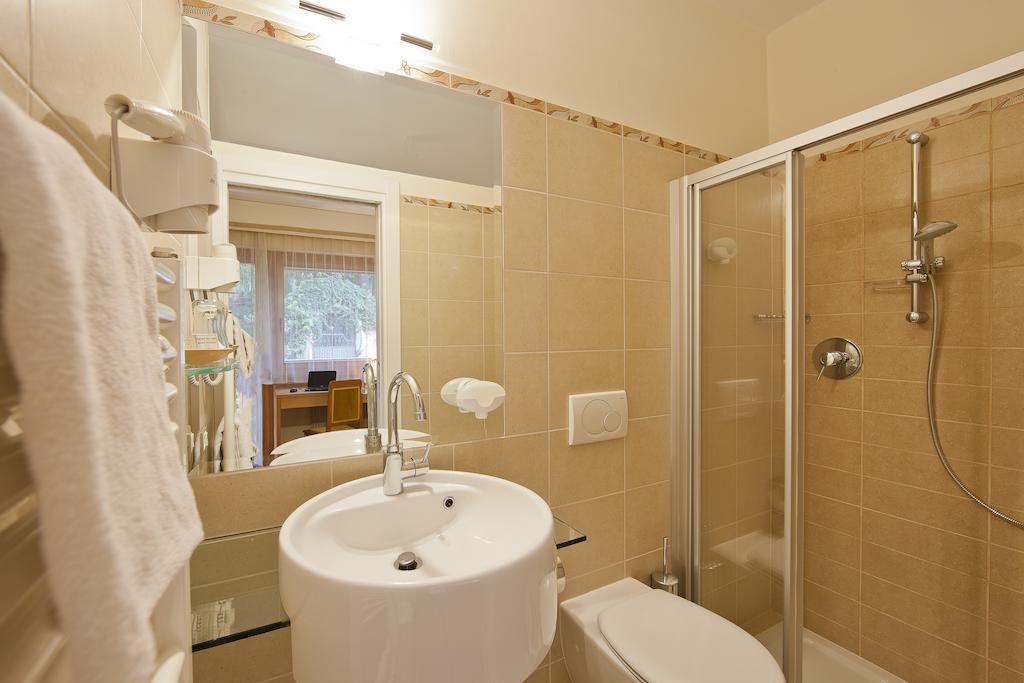 Single Room,110799537:JPEG