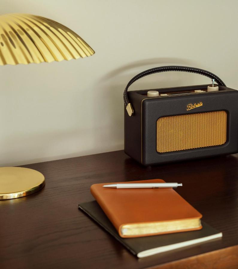 Shoebox,1107033384:JPEG