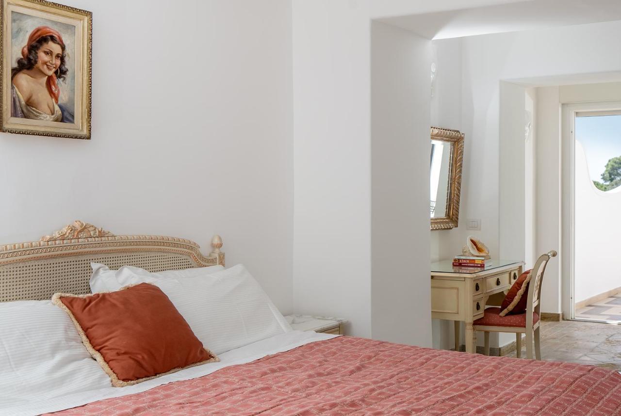 Deluxe Double Room partial sea view Terrace outdoor Jacuzzi