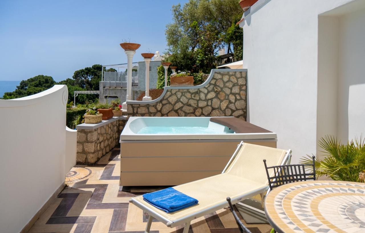Deluxe Double Room partial sea view Terrace outdoor Jacuzzi