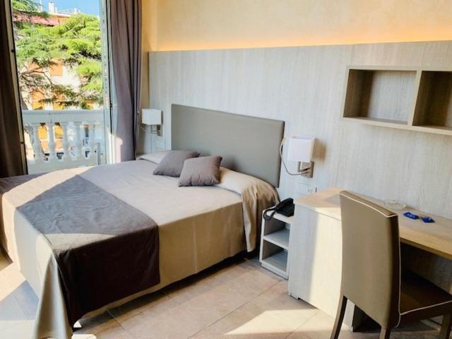 Deluxe Double or Twin Room with Sea View,1123719453:JPEG