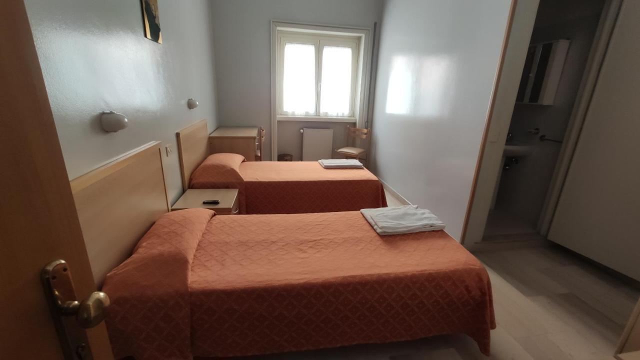 Camera Doppia con Letti Singoli con Bagno Privato
