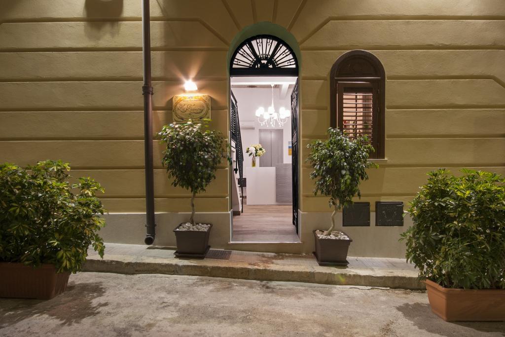 Studio with Balcony (3 Adults),114485417:JPEG