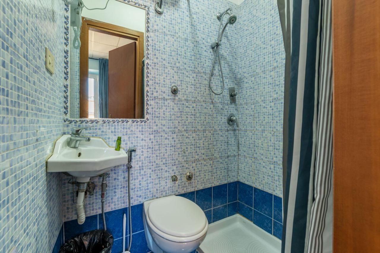 Camera Singola con Bagno Privato