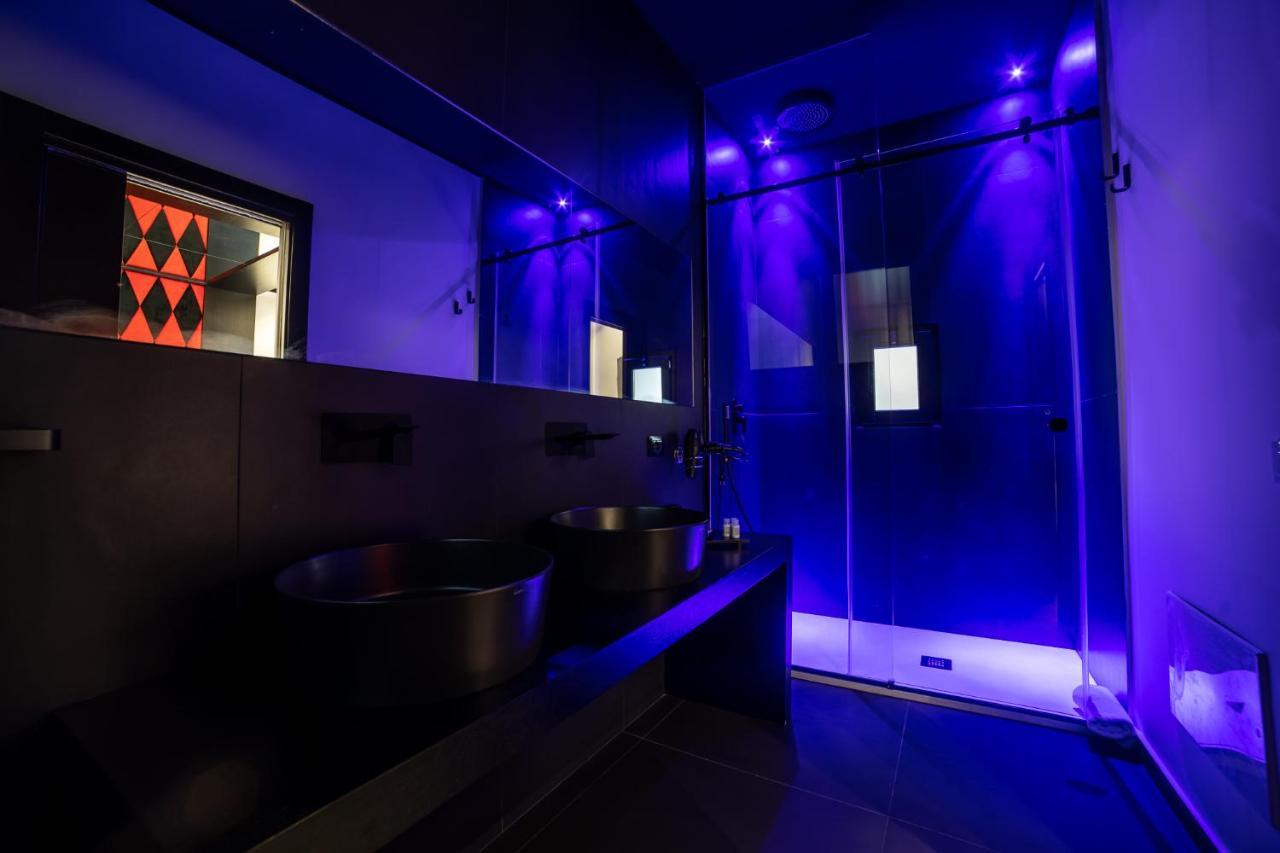 Deluxe Double Room with Bath,1406170229:JPEG