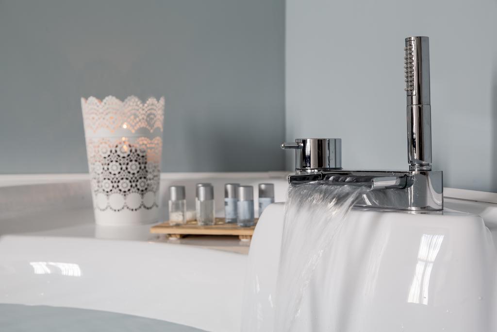 Double Room with Balcony and Hot Tub,116359247:JPEG