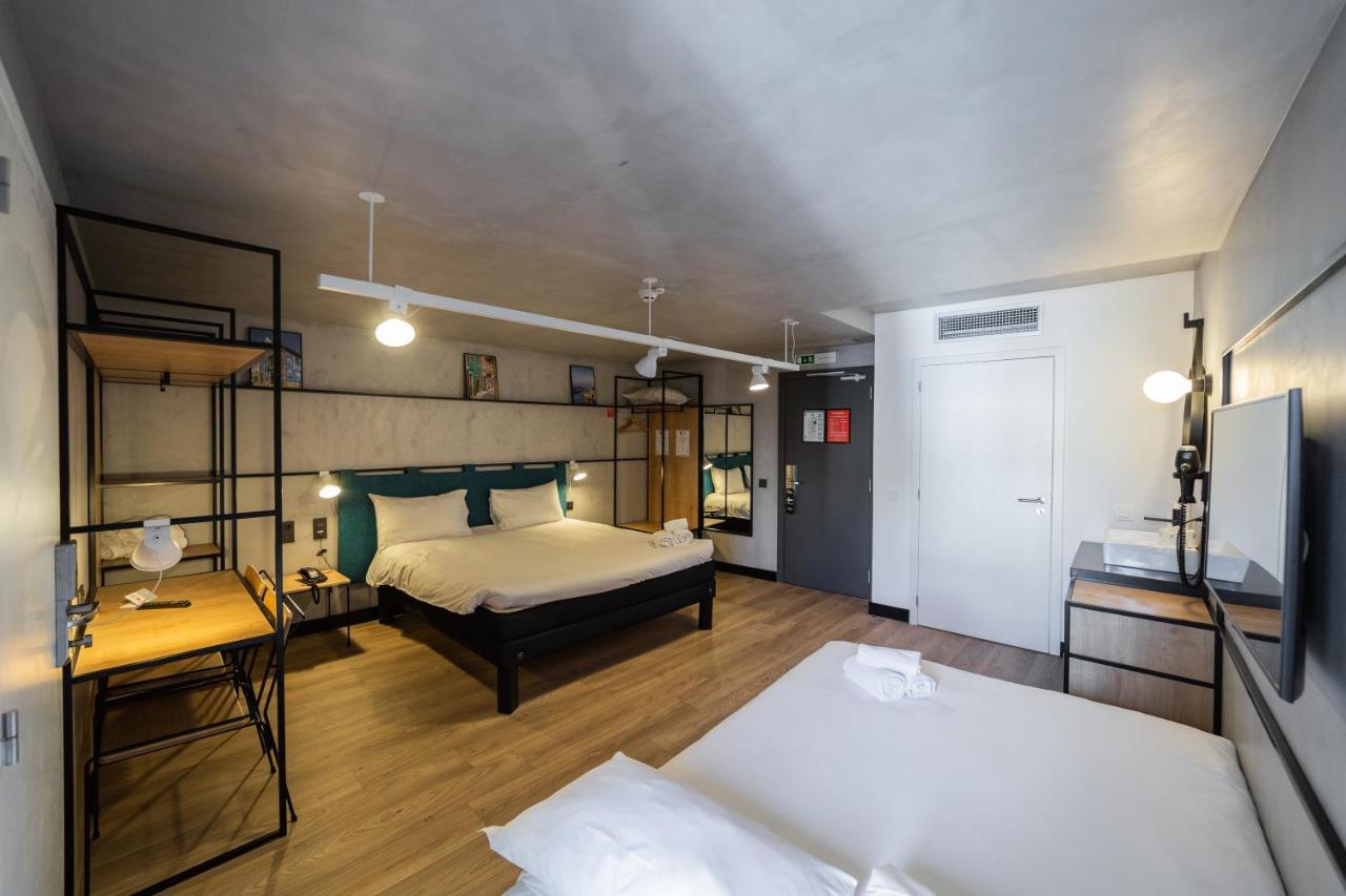 Camera Familiare con Letto Matrimoniale e Divano-Letto