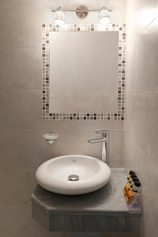 Camera Doppia con Letti Singoli con Letto Supplementare e Bagno Interno