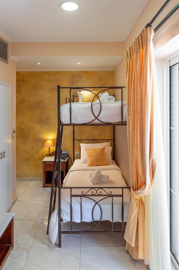 Camera Doppia con Letto a Castello con Bagno Interno e Balcone