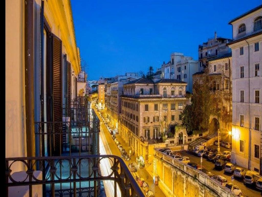 Camera Matrimoniale/Doppia con Letti Singoli con Balcone