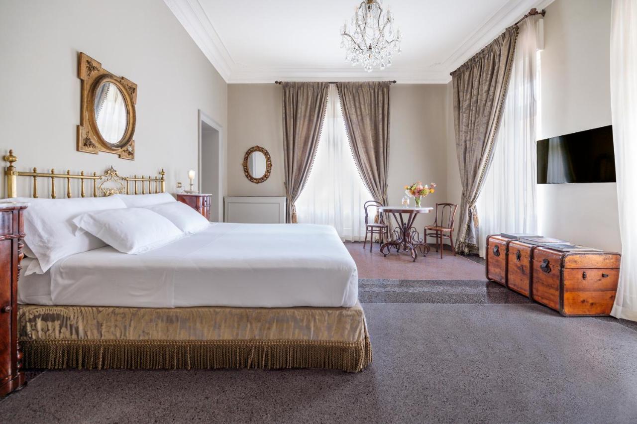 Premium Corner Room with Balcony,1418159892:JPEG