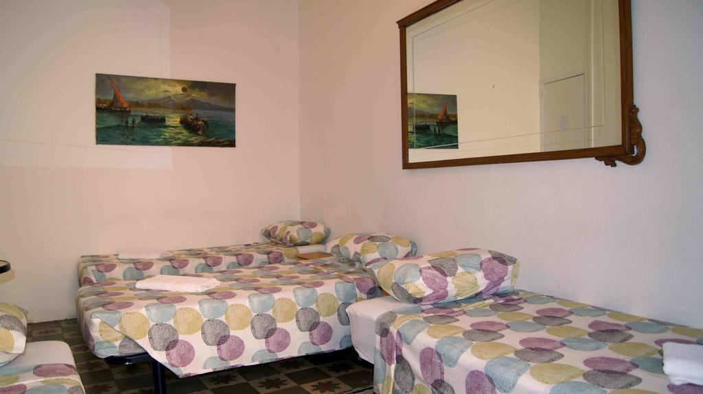 Camera Quadrupla con Bagno in Comune