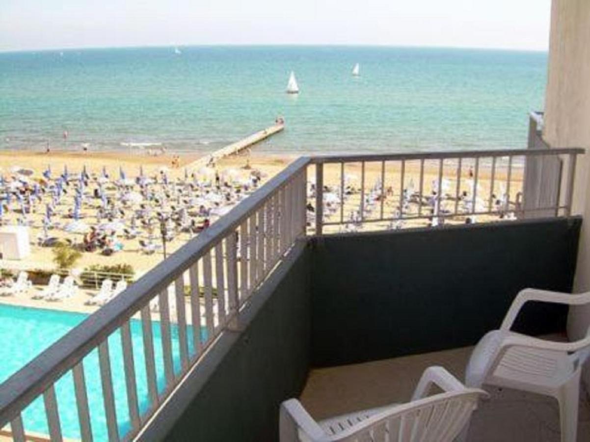 Camera Tripla con Vista Mare