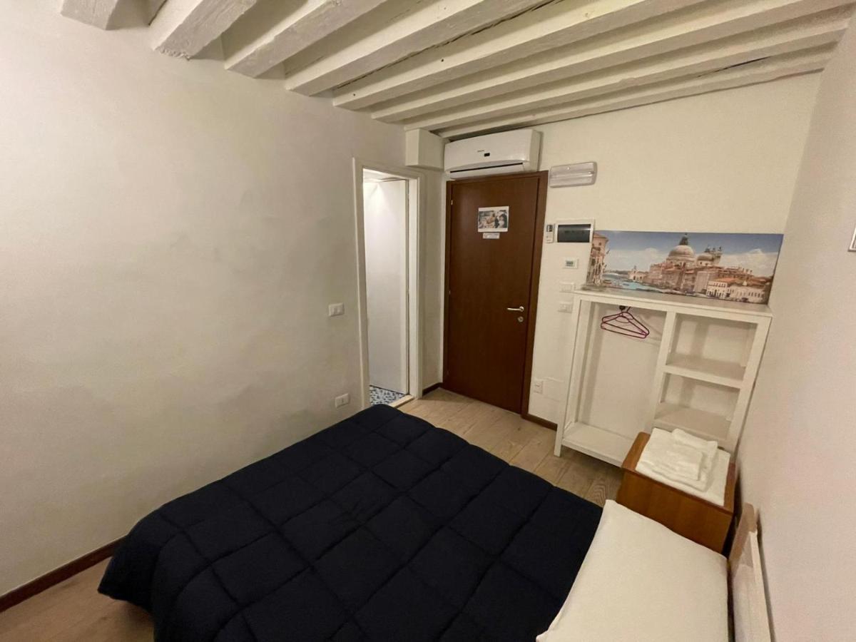 Camera Singola con Bagno Privato