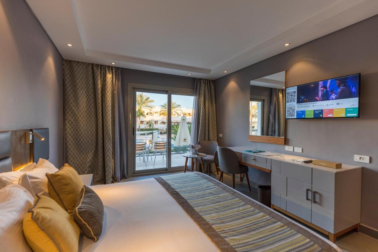 Offerta Speciale Residenti e Cittadini Egiziani - Suite Familiare con Vista Piscina