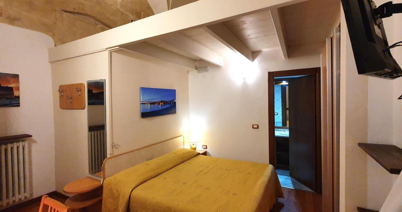 Small Double Room,1204559929:JPEG