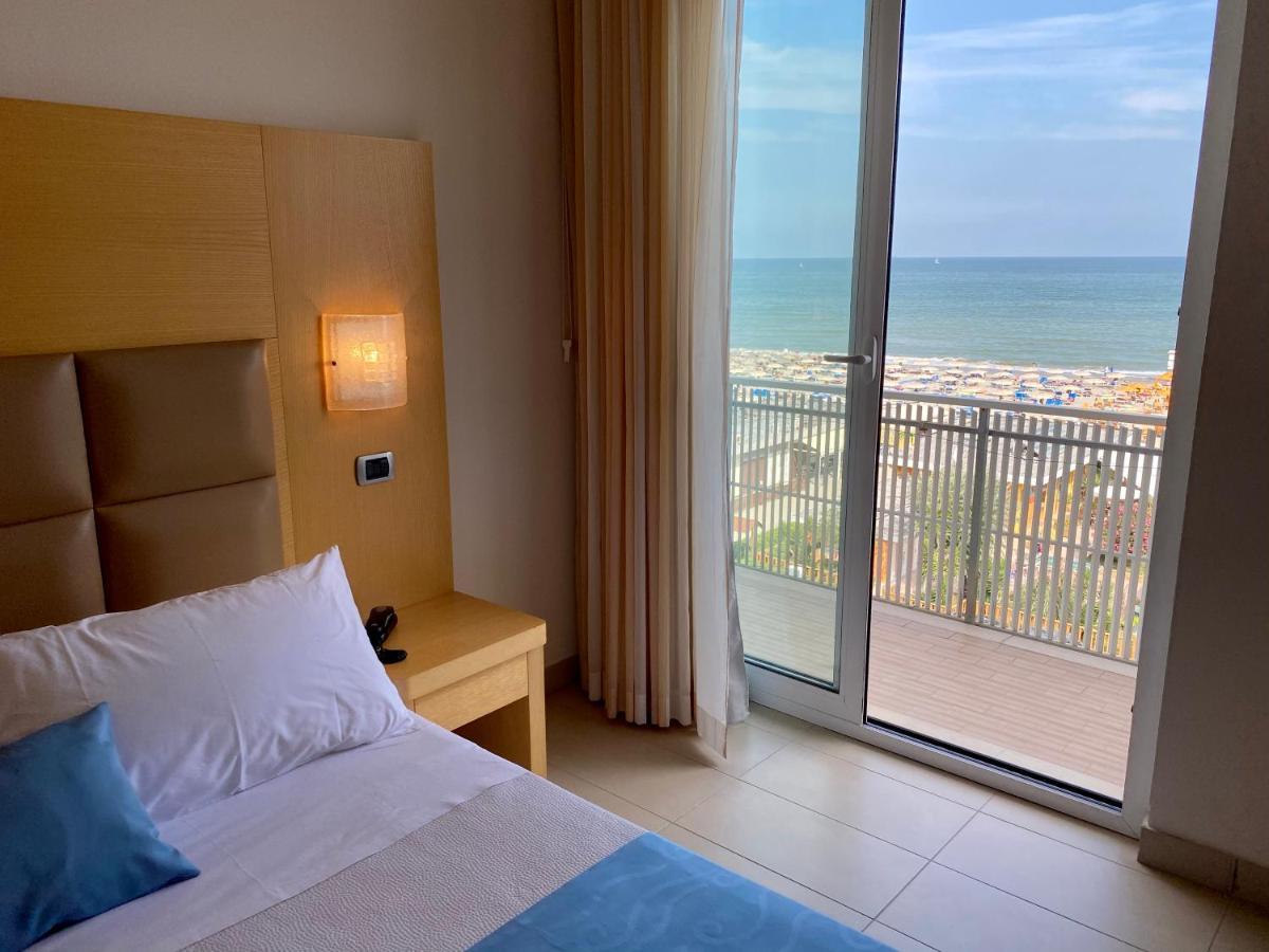 Deluxe Double or Twin Room with Sea View,1207400785:JPEG