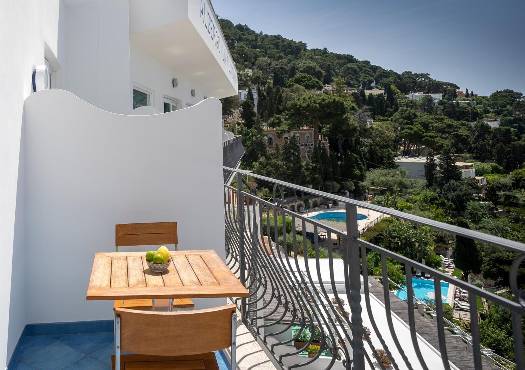 Deluxe Room Top Floor Sea View balcony
