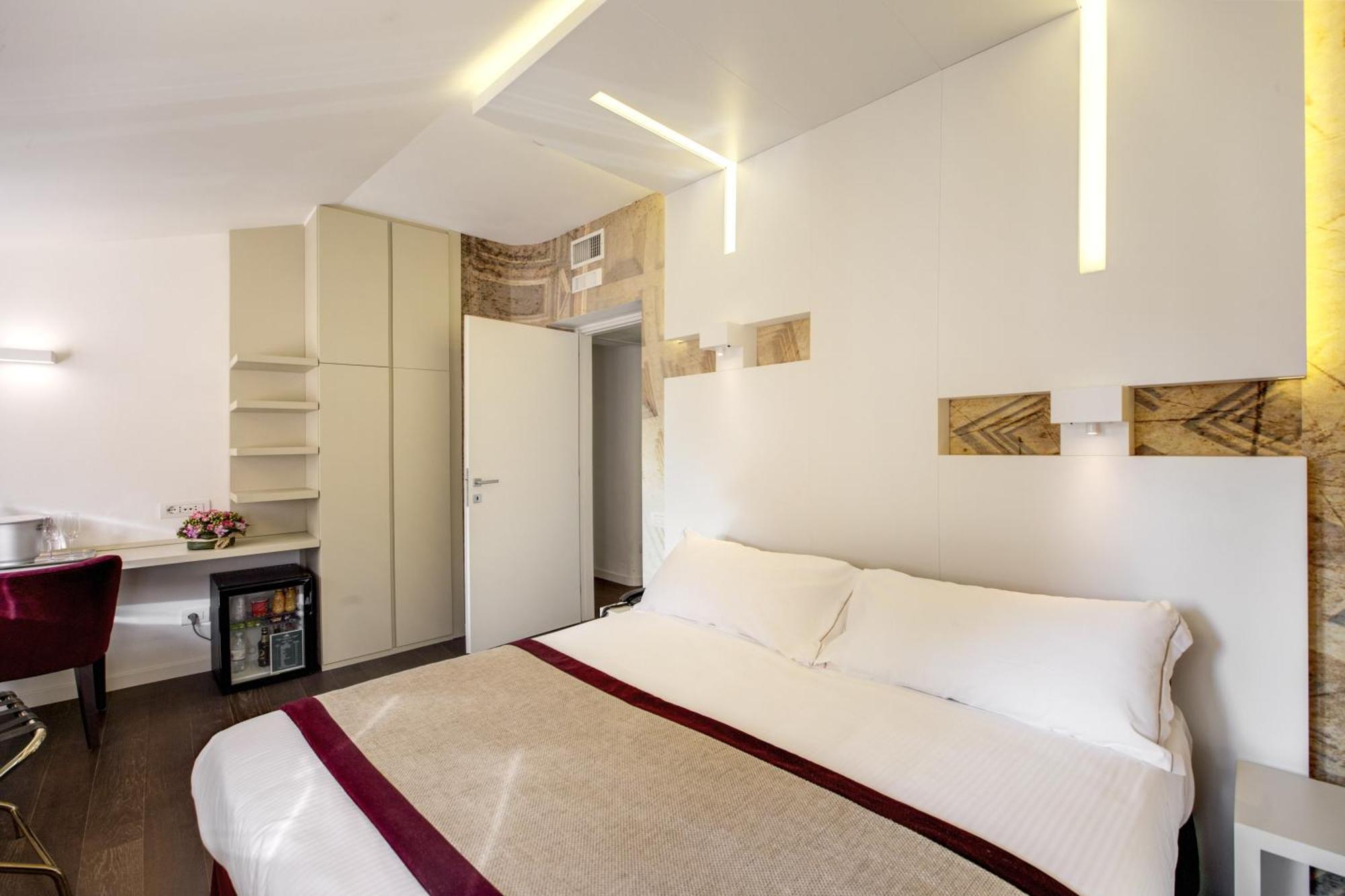 Junior Suite with Pantheon View on the 5th floor