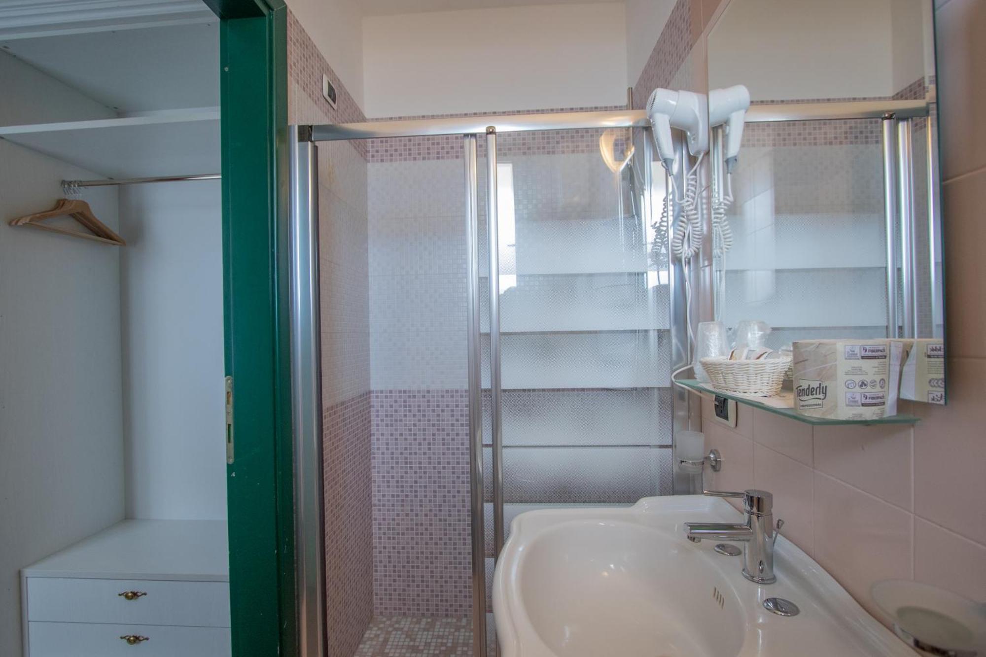 Single Room with Sea View,1285912783:JPEG