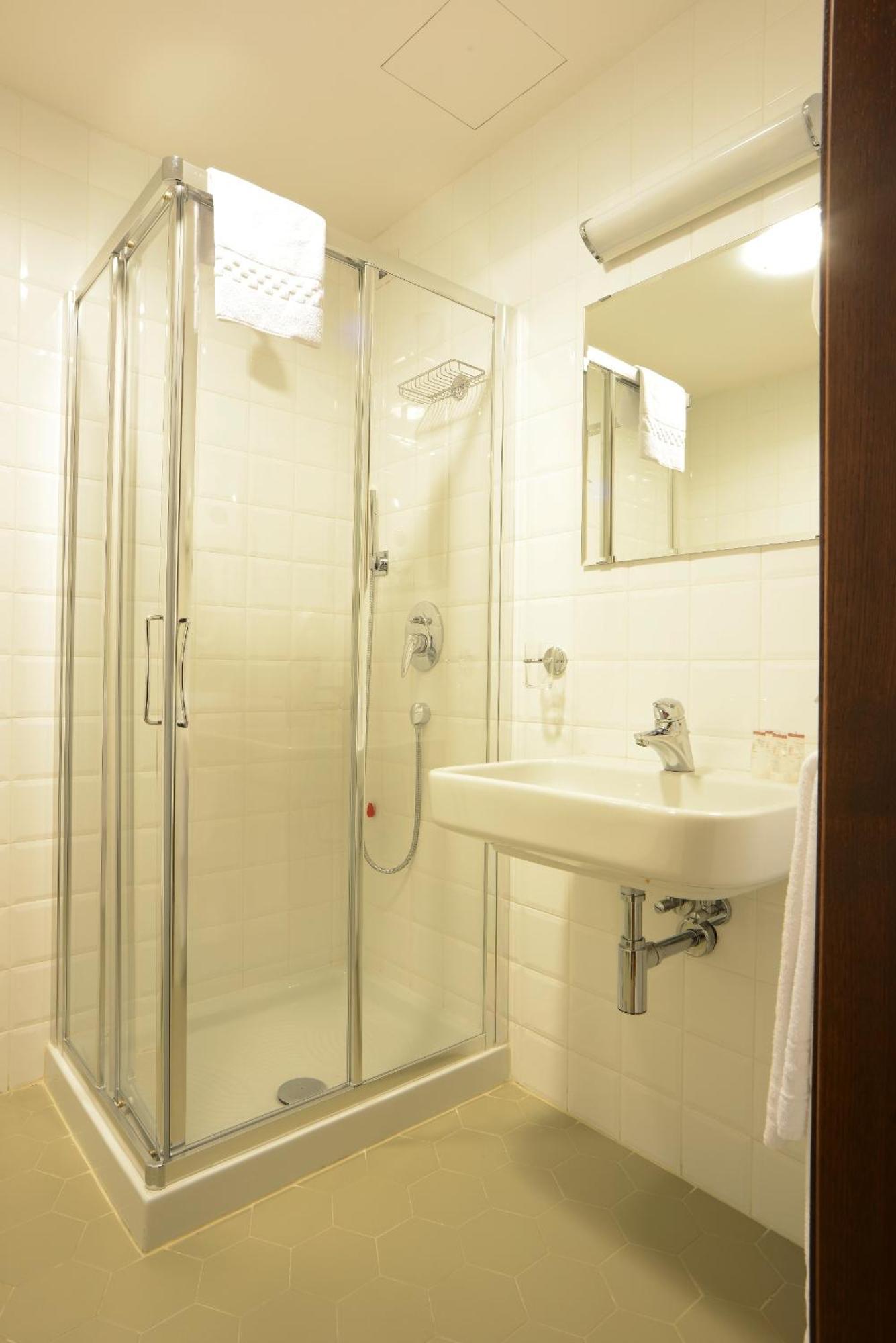 Quadruple Room,1215995788:JPEG