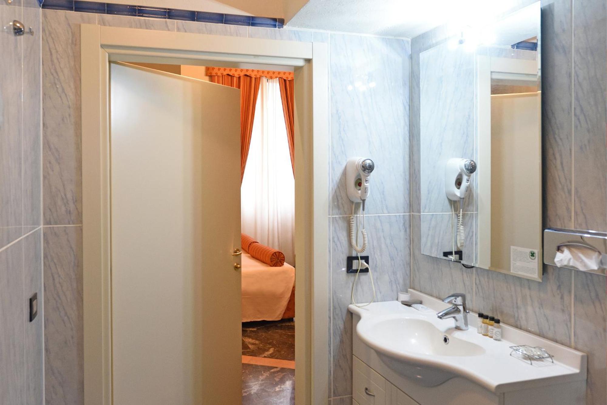 Deluxe Double Room - Ground Floor,1216024270:JPEG