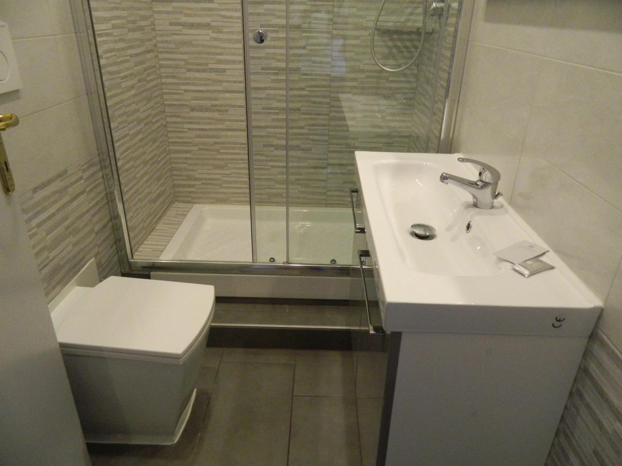Family Room with Private Bathroom,1232781374:JPEG
