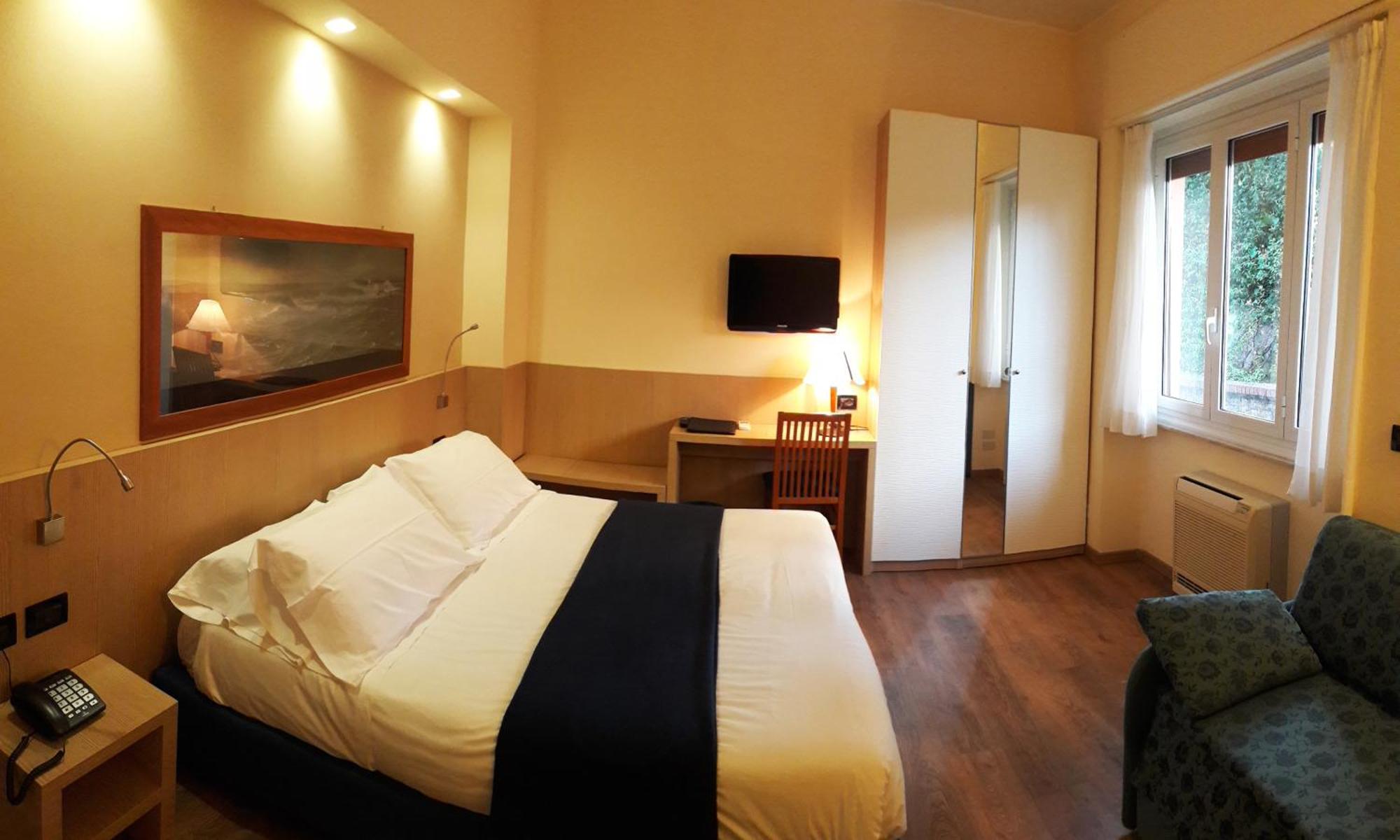 Camera Economy Matrimoniale/Doppia con Letti Singoli con Letto Supplementare