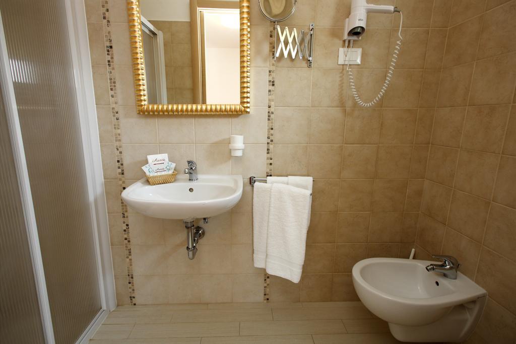Double Room,272395557:JPEG