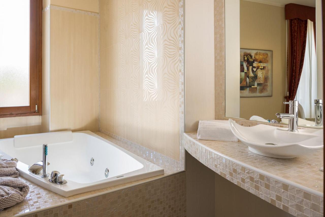 Suite con Balcone e Vista Lago
